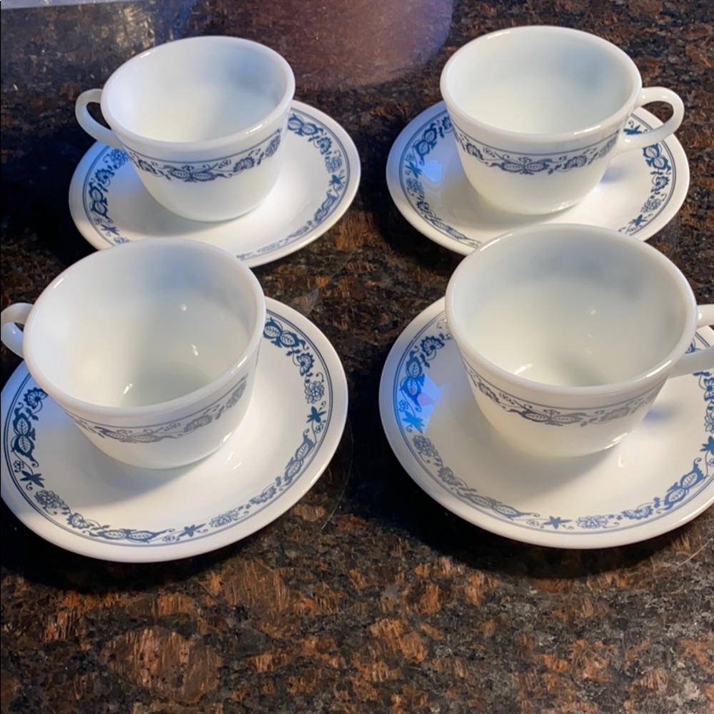 4 Pyrex 8 oz Old Town Cups, 4 Corelle Saucers